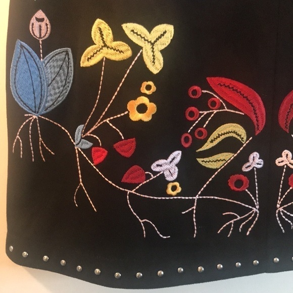 Gianni Bini Black Floral Vegan Faux Suede Embroidered Skirt Size Small - Picture 3 of 12